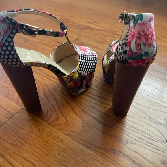 High heel platform heels 5” heel and 2” platform - Picture 3 of 5